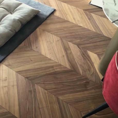 Паркетная доска Французская Ёлка Орех Американский Chevron, браш, масло, 97 мм