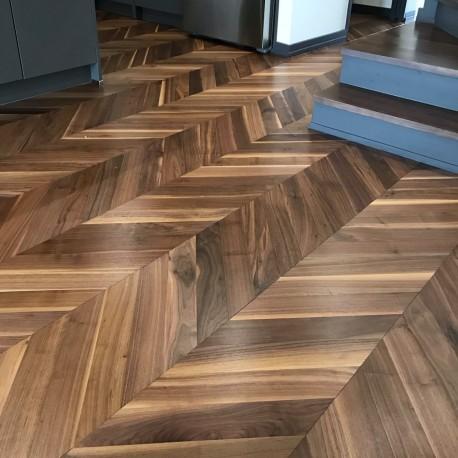 Паркетная доска Французская Ёлка Орех Американский Chevron, лак, 126 мм